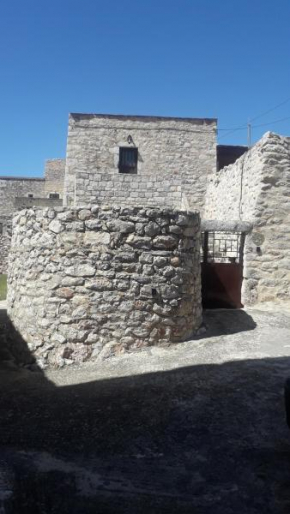 Πέτρινο σπίτι-Stone house